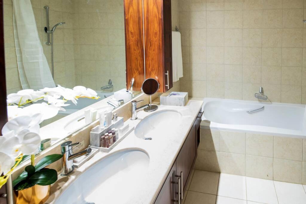 First Class 2Br With Full Burj Khalifa And Fountain View 迪拜 外观 照片